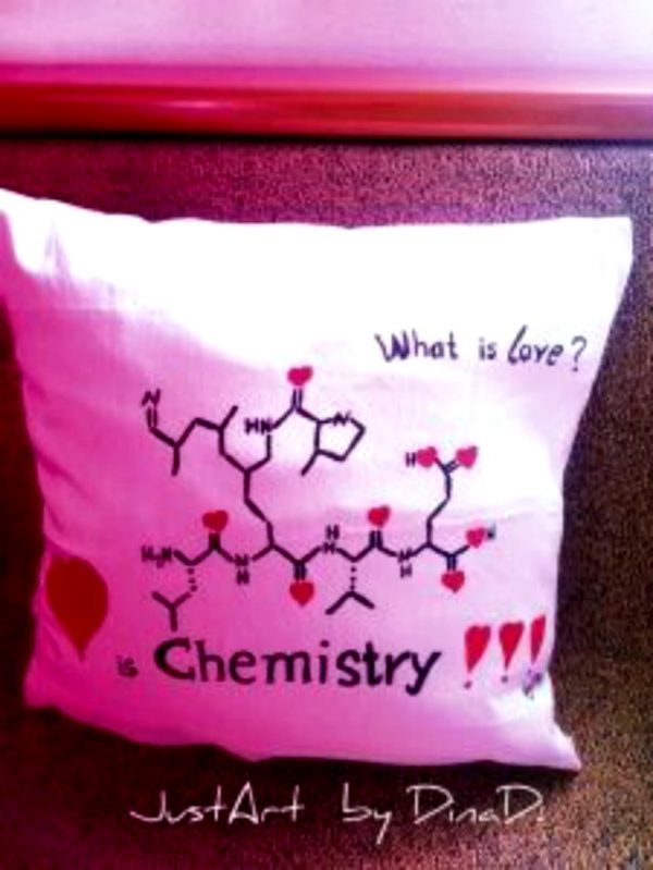 Μαξιλαράκι ζωγραφισμένο ,Love is Chemistry 45*45 CM
